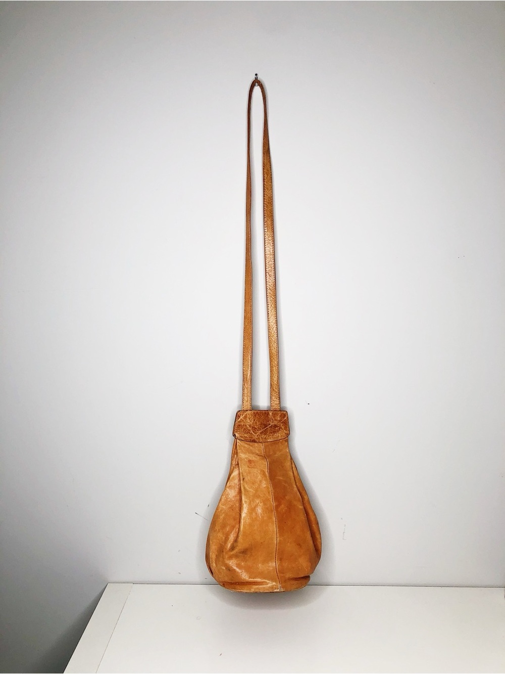 Vintage Distressed Leather Sling Bag Backpack Purse Tan Cognac Boho - Picture 7 of 9